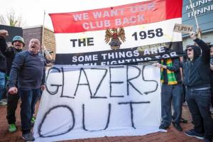 开云官网-格雷泽OUT！BBC：曼联球迷团体将在周六举行抗议格雷泽活动