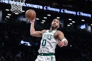 马祖拉谈塔图姆伤势：看起来还好&amp;目前在冰敷 现在要多加注意了